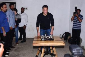 This is how Salman Khan celebrated his birthday with fans