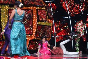 Indian Idol 11: Aditya lifts Bharti wheras Harsh chooses Neha Kakkar