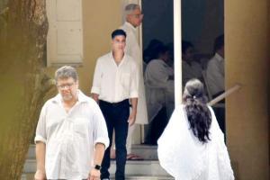 Sunny Deol, Rishi Kapoor, Rahul Dholakia attend Betty Kapadia's funeral