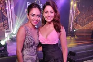 It's a Raazi reunion for Alia and Amruta Khanvilkar at an award show