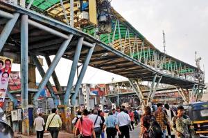 Mumbai: Bandra skywalk might not open before March