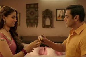 Dabangg 3 song Awara: Salman Khan, Saiee Manjrekar bring romance alive