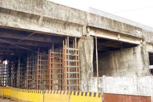 Rebuilding stuck, BMC, railways give Dharavi bridge outside support