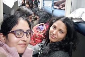 Army doctors help deliver baby on train, Twitter hails them as heroes