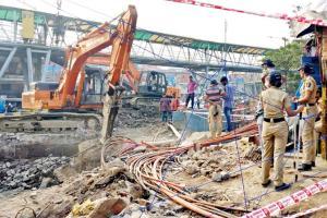 Cops stand guard as Bandra nullah widening begins
