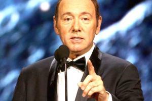 Kevin Spacey relives House Of Cards avatar in Christms video