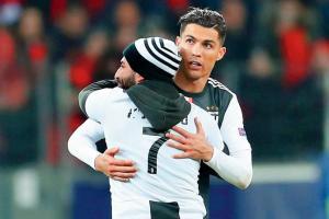 Juventus' Cristiano Ronaldo furious with selfie-hunting pitch invader