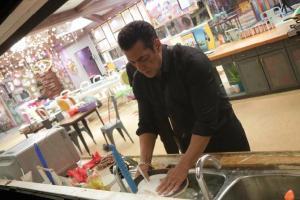 Bigg Boss 13 Week 13: Salman Khan cleans inmates' utensils