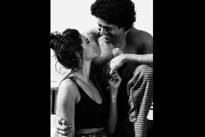 Shibani Dandekar makes Farhan Akhtar smile and this photo is proof