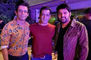 Kapil Sharma and Sunil Grover strike a pose with Salman Khan