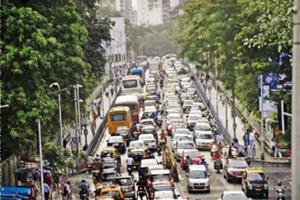 Mumbai: Repair work by the BMC leads to huge traffic jam at Warden Road