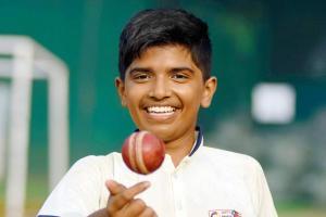 Harris Shield: Keeper Yash turns spinner and nails it