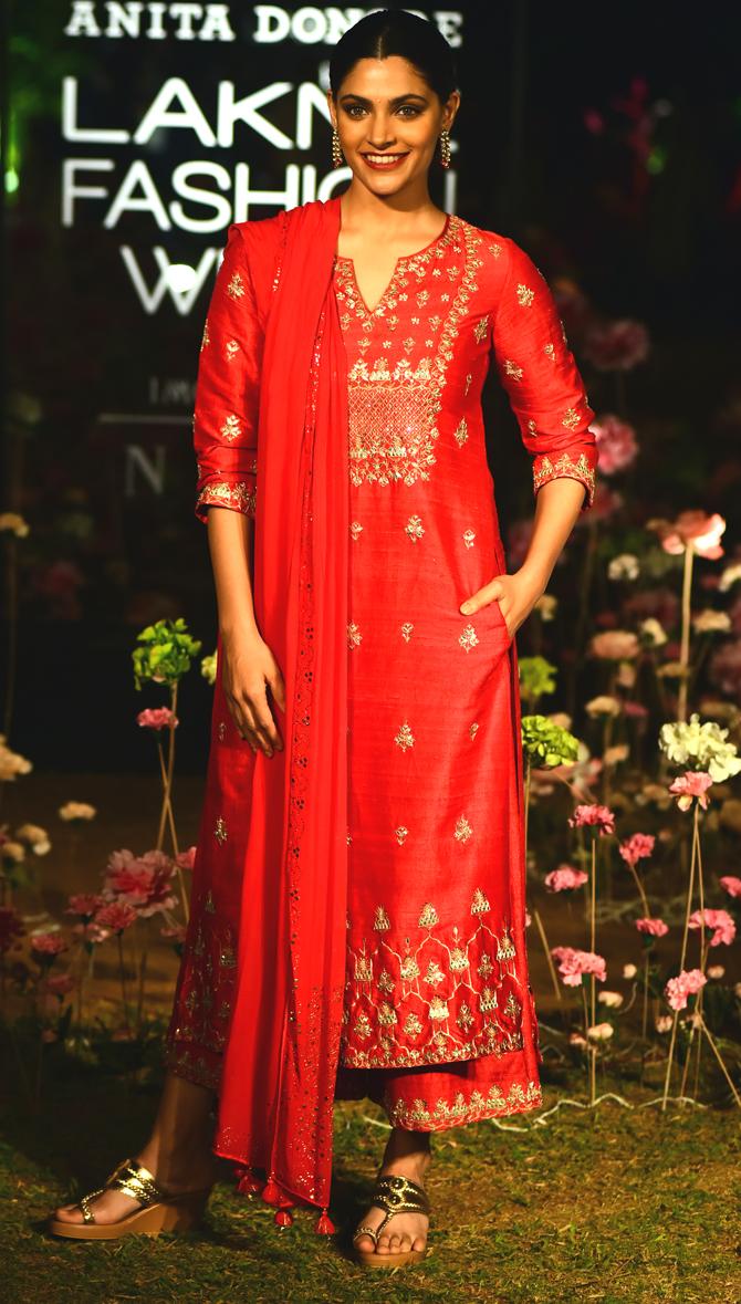 Saiyami Kher looked pretty in her traditional attire as she poses for the photographers at Anita Dongre's show at LFW 2019 Day 2.