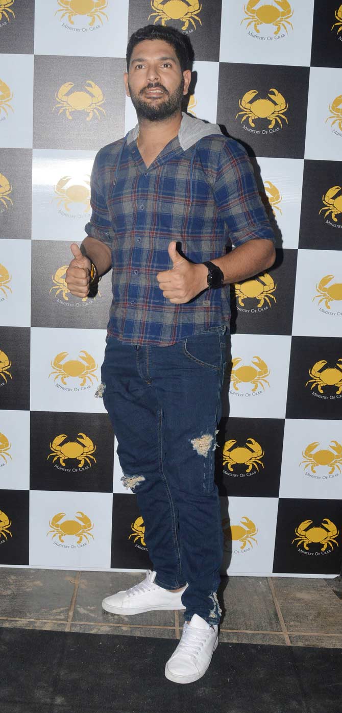 Yuvraj Singh sans wife Hazel Keech looked in the mood to dive into the seafood delicacies.