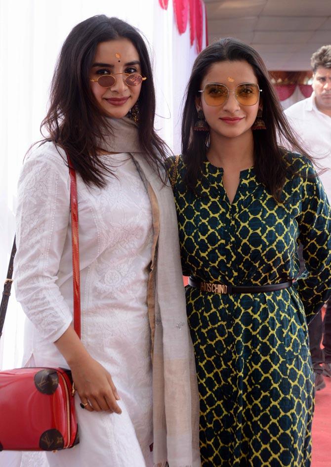 Patralekhaa too attended the Pooja held at a popular ground in Goregaon, Mumbai. The actress was spotted with sister, Parnalekha at the function.