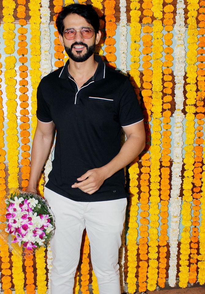 Hiten Tejwani was casually dressed at the naming ceremony of Ekta Kapoor's son Ravie Kapoor. The actor had first worked with Kapoor in her show Kutumb.