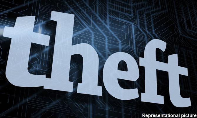 Thieves flag down man on Panvel road, rob him of thousands:On May 7, 2018, a 39-year-old man was robbed of his cell phone and Rs 14,500 while he was driving to Panvel from Thane. The incident took place when the man was travelling alone in his car on the Panvel-Mumbra road. Two men stopped the car and told him that something was wrong with the car and looted him. The Kalamboli police registered a case against unidentified people.