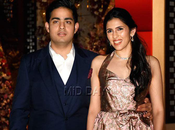 Mukesh Ambani with wife Nita Ambani threw a grand bash at their residence, Antilla to celebrate their elder son Akash Ambani's engagement with his ladylove Shloka Mehta. The bash was a star-studded affair and saw Bollywood's bigwigs in attendance.
In picture: Newly engaged couple, Akash Ambani and Shloka Mehta pose for the paparazzi!