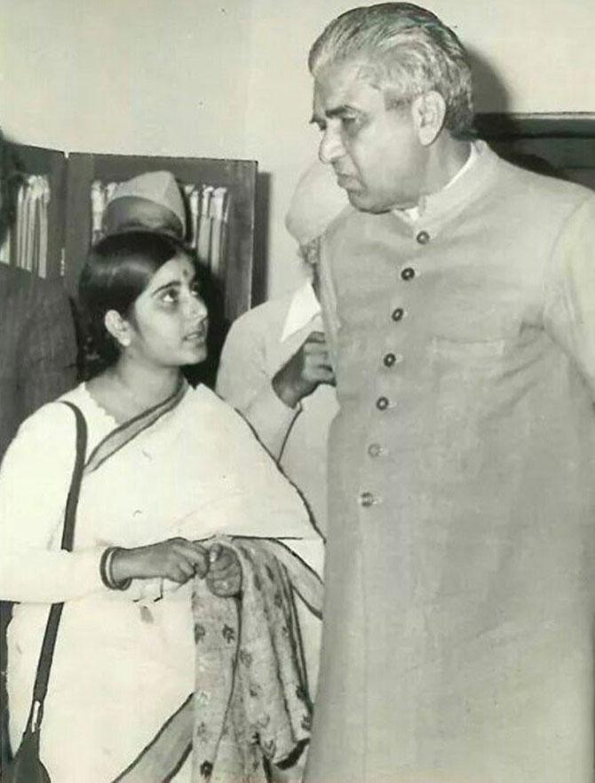 Sushma Swaraj was a brilliant orator since her young days. She won the best Hindi speaker award for three consecutive years in a state-level competition held by the language department of Haryana.