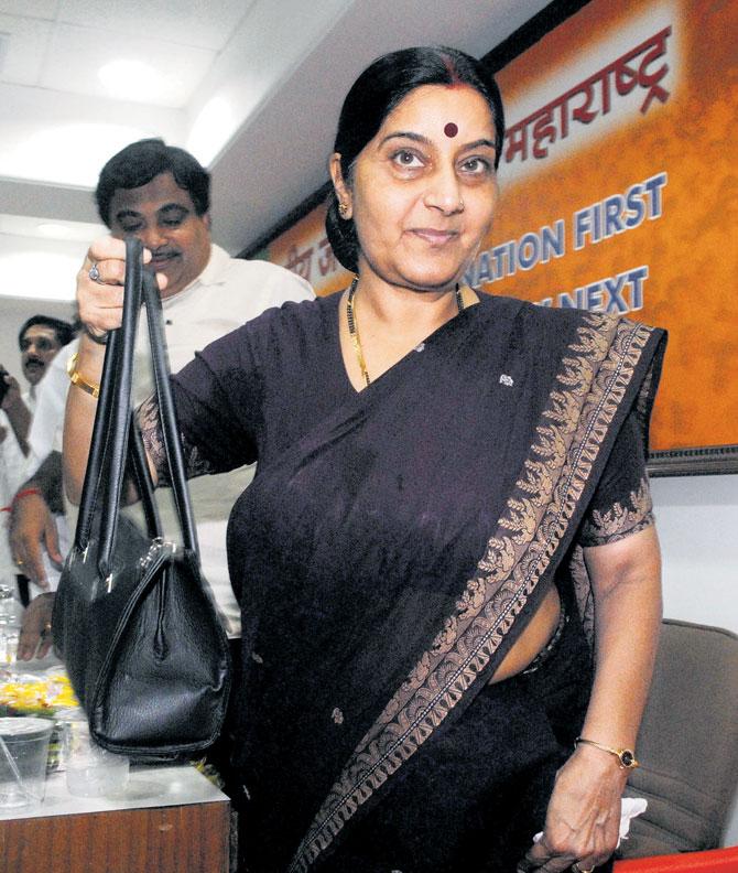 As a member of BJP, Sushma Swaraj grew in the party ranks and became a member of the Rajya Sabha in 1990. She had friends across the political spectrum and was held in high regard by leaders of all parties.
In photo: Sushma Swaraj and Nitin Gadkari (in the background).