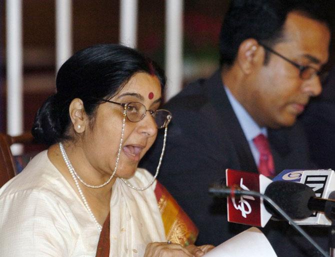 Sushma Swaraj (L) addresses an emergency meeting of senior officials of the South Asian Association for Regional Cooperation (SARRC) on Avian Flu as SAARC Director Mohamed Naseer looks on in New Delhi, February 16, 2004