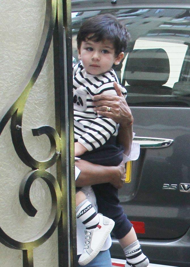 Taimur Ali Khan, who was out with daddy dearest, was spotted without a shoe in his left leg. 