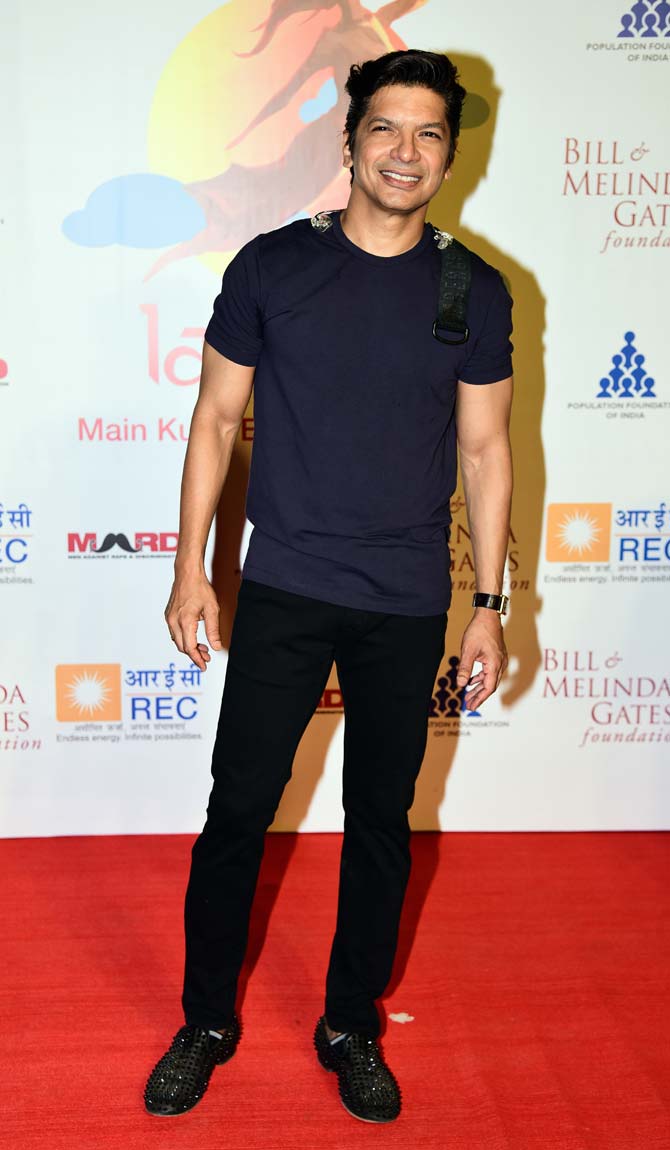 It was an evening of music to not only honour those who fight the odds to bring about change but also urge everyone to pledge in order to protect and empower women everywhere.
In picture: Singer Shaan attended the Lalkaar concert held at the Bandra Fort, Mumbai