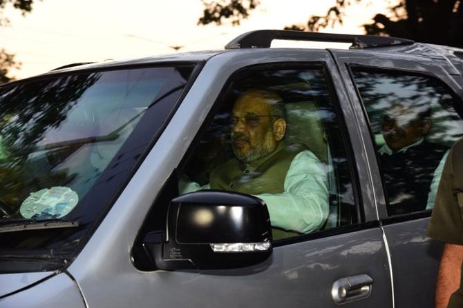 Bharatiya Janata Party (BJP) President Amit Shah and Maharashtra Chief Minister Devendra Fadnavis visited Shiv Sena supremo Uddhav Thackeray's residence Matoshree in Bandra, Mumbai. Earlier Amit Shah met senior BJP leaders at a luxury hotel in Mumbai and drove to Matoshree, the Shiv Sena chief's residence in suburban Bandra