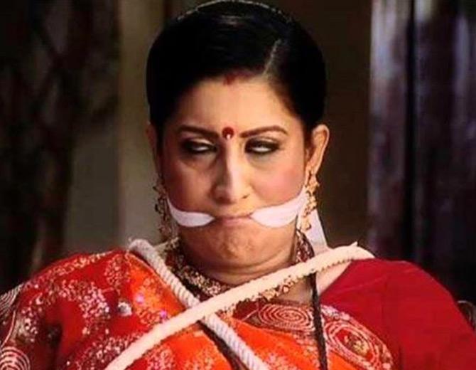 This throwback picture of Smriti Irani from her popular TV show 'Kyunki Saas Bhi Kabhi Bahu Thi' will make you laugh! Smriti captions: Hum bolega to bologe ki bolta hai...! (if I speak then people will say that I spoke up)