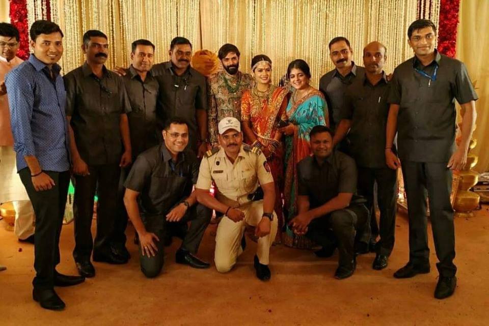 Amit Thackeray and Mitali Borude are seen posing for a 'family' photo with the bodyguards and security personnel of Raj Thackeray. Pic/Facebook Aditya Sarfare
