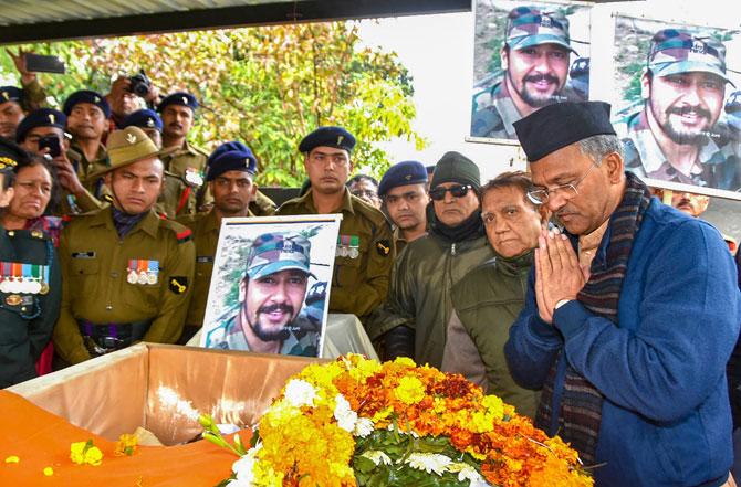 Prominent among those who turned up to pay their last respects Major Dhoundiyal included state cabinet minister Satpal Maharaj, ex-MP Tarun Vijay, state assembly Speaker Premchand Agarwal, BJP MLA Ganesh Joshi and Dehradun Mayor Sunil Uniyal Gama.