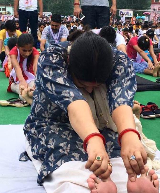 Taking a dig at herself yet again, Smriti Irani took to Instagram to share this picture of her performing Yoga. Smriti captioned it: Who said fat can't be flexible!