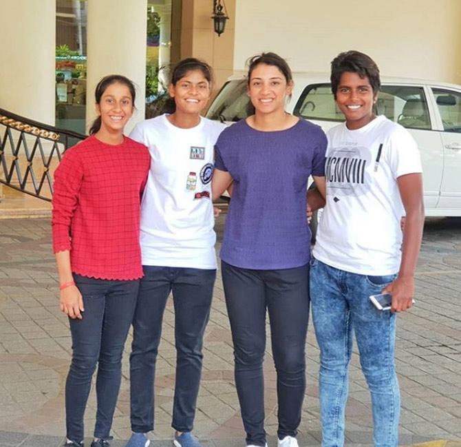 Jemimah Rodrigues posted this picture with Smriti Mandhana and friends, captioned, 