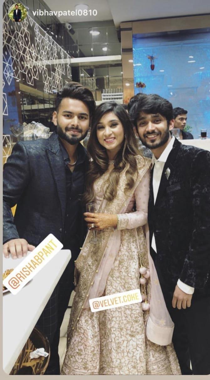 Vibhav Patel who is one of Saachi Marwah's friends, shared this picture of himself, Saachi and Rishabh Pant together during the cocktail party.