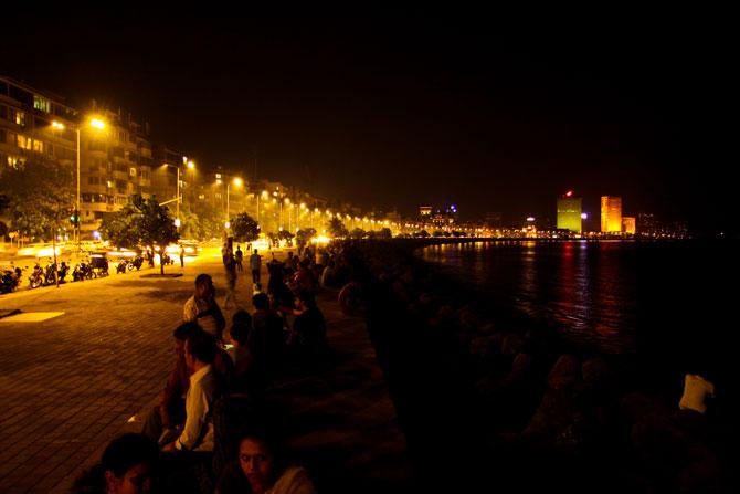 Marine Drive: For long walks, Marine Drive beats Bandra Bandstand with a 3 km-long walkway. Marine Drive is one of the most sought-after spots in the city and couple have been spotted spending some quality time at this stretch over decades. The sunsets here are truly blissful.