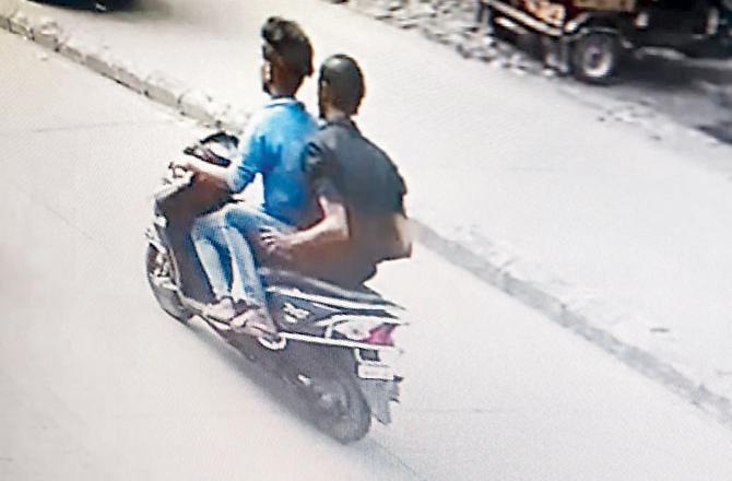 Phone snatchers caught waiting for the next victim in Juhu:
On September 10, 2018, the Juhu police arrested two mobile phone snatchers within 24 hours of the offence and seized the scooter they had used to escape after snatching a high-end cellphone from a college student on September 7. The two accused identified as Prem Devendra, 23, and Prakash alias Akash Gupta, 21, had come to the same spot the next day to repeat the offence. Acting on a tip-off the Juhu police laid a trap and arrested the victims when they arrived to commit another offence.