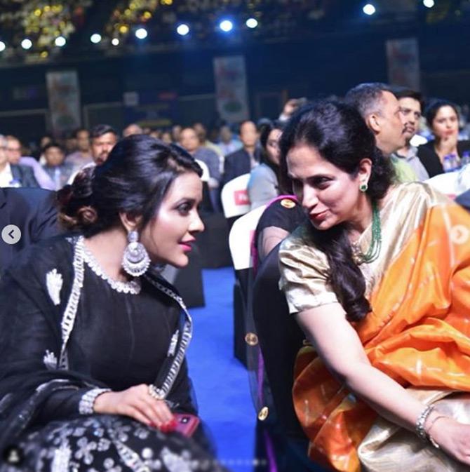 Amruta Fadnavis and Rashmi Thackeray were attending Maharashtrian of the year award ceremony which was also graced by noted celebrities such as Rohit Shetty, Riteish Deshmukh, Uddhav Thackeray, Devendra Fadnavis, Deepika Padukone, Vicky Kaushal, and PadmaShree Appasaheb Dharmadhikari to name a few.