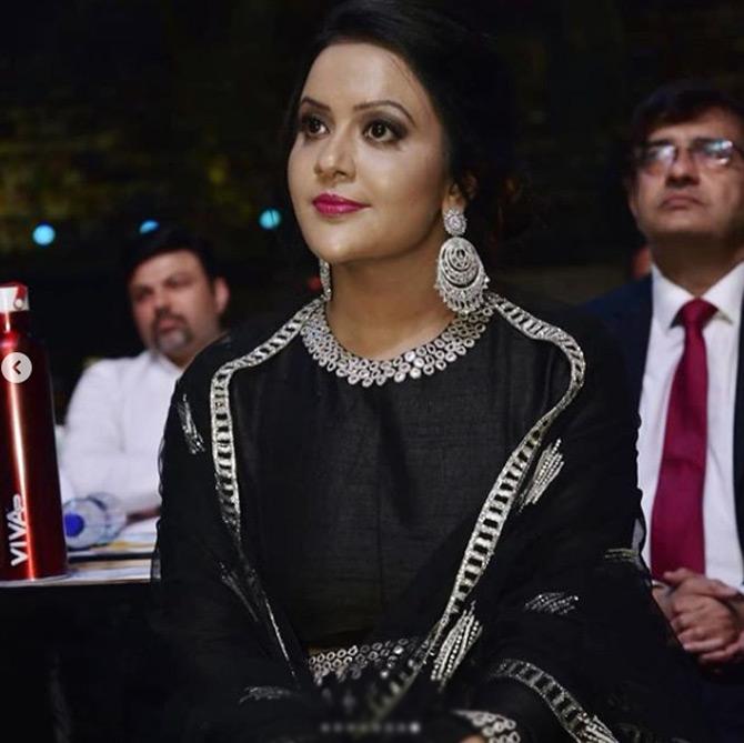 Amruta Fadnavis donned an all-black attire and was seen sporting an ensemble fully accessorised by designer Falguni Shane Peacock India.