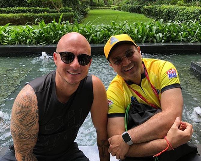 Herschelle Gibbs played for IPL franchises like Deccan Chargers and Mumbai Indians and also in other domestic teams Cape Cobras, Perth Scorchers, Durham Dynamos, Yorkshire and Glamorgan.
Herschelle Gibbs posted this picture when he caught up with former Indian cricketer Virender Sehwag.