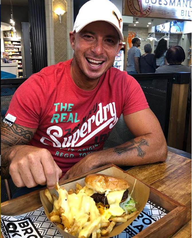 Even after retiring from cricket years back, Herschelle Gibbs is still in very good shape. He captioned, 