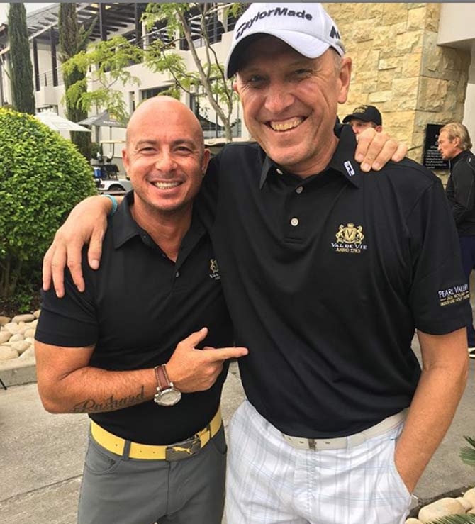 Every 90s kid will remember this duo! the stars of the mighty South African team in one picture, Herschelle Gibbs with former South African fast bowler Alan Donald.