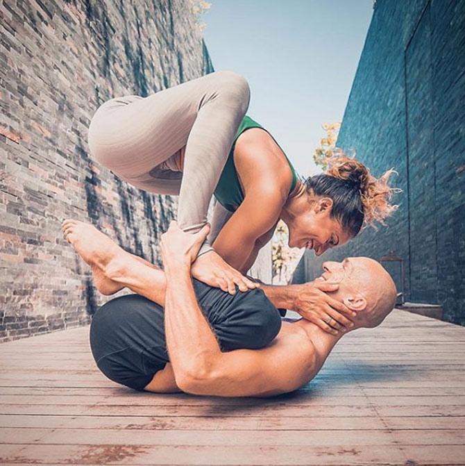 yoga poses for couples kissing