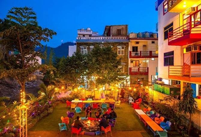 Go Stop In Rishikesh
Go Stop in Rishikesh is only a walking distance to Laxman Jhula with an awesome outdoor chilling point, lovely rooftop with a breathtaking view and soothing spiritual vibes. This hostel offers ensuite bathroom, free wifi, air conditioning rooms, home theatre, 24/7 Tuck Shop, 24/7 kitchen, public computers, exchange library, 24/7 common Area, laundry service, rooftop hotel and indoor games.
Prices starting from Rs 231