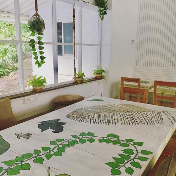 Jungle Hostel in Goa
Jungle offers dorms that are ideal for anyone who wants to meet new people and keep the budget in check. All bunk beds have personal lockers and they provide a free basic breakfast for all guests. All private rooms and AC dorms are located in a separate building that is a 5-minute walk away from the main hostel. The building is equipped with free wifi, hot water and its very own jungle.
Prices starting from Rs 550