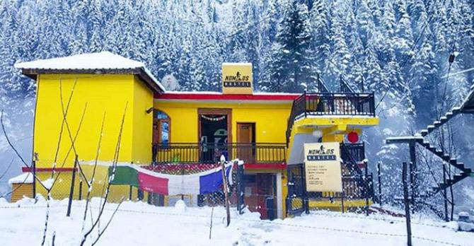 Nomads Den in Manali
Nomads Den hostel is situated in the heart of Himalayas to give you the perfect 360-degree mountain view. It is surrounded by snow clad mountain peaks to apple trees to keep you in touch with nature. This hostel offers you a spacious room, 24 hr cold and hot water shower, balcony, room heater, private room, terrace, gym, deluxe room, board games, rooftop cafe, live walls, books, deck. 
Prices starting from Rs 375