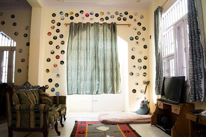 Le Pension in Jaipur
With a name that means 'bed and breakfast' in French, Le Pension is a place for those looking for a quiet stay away from the hustle and bustle of the main city. Featuring Rajasthani and Gujarati influences in its simple yet chic decor, the hostel offers AC dorms, free Wi-Fi, a shared recreational area and a terrace cafe that is perfect for a lazy afternoon with a book and cup of tea.
Prices starting from Rs 400