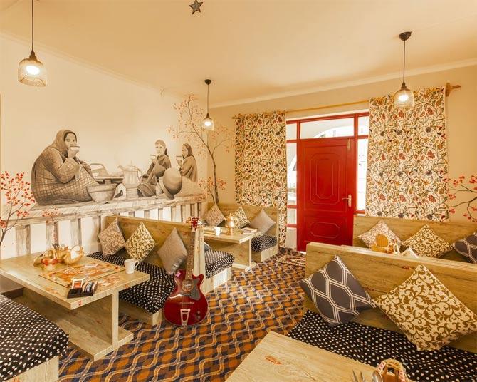 Zostel hostel in Srinagar
Zostel hostel is located in Nishat area at 5-minute walking distance from Dal Lake. it is vibrantly decorated and reflects the culture of Kashmir. Zostel has something to offer for everyone, including a small cafe inside the hostel. It offers amenities like bedside lamps, lockers in-house, laundry services, common hangout area, free Wi-Fi, water dispenser and breakfast.
Prices starting from Rs 599