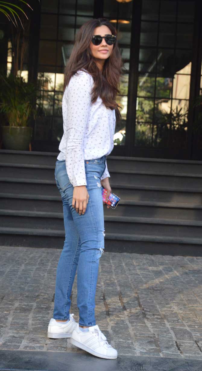 Race 3 actress Daisy Shah was also clicked at the same eatery in Juhu.