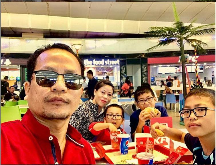 Mary Kom posted this picture of herself with her family on a lunch outing and wrote, 