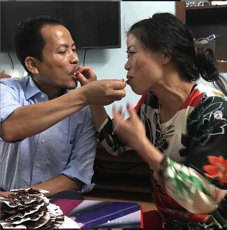 According to reports, Mary Kom first met her husband in 2000 after her luggage was stolen while travelling by train for a sports meet. While on her way to the National Games in Punjab she met Onler who was studying law at Delhi University. Onler was the president of the North East students body and helped Mary Kom with getting back her luggage. Thus they became friends and thereafter started dating each other.
Mary Kom posted this picture of herself with her hubby Onler on their wedding anniversary. The couple has stood with each other through thick and thin.